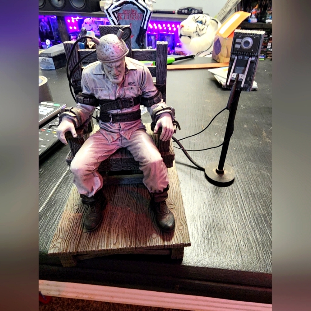 NECA SIN CITY MARV FRANK MILLERS ELECTRIC CHAIR